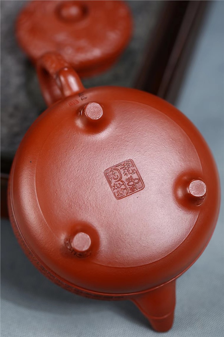 范建中作品 双龙戏珠