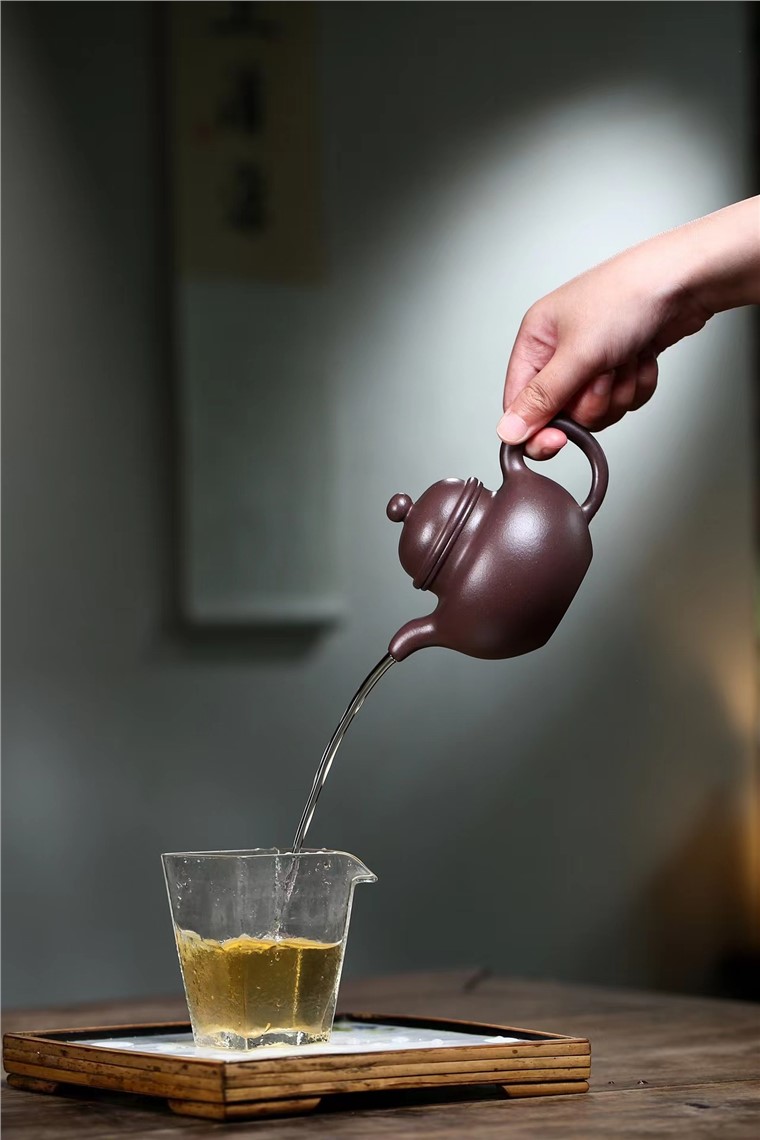 狄新陶作品 掇球