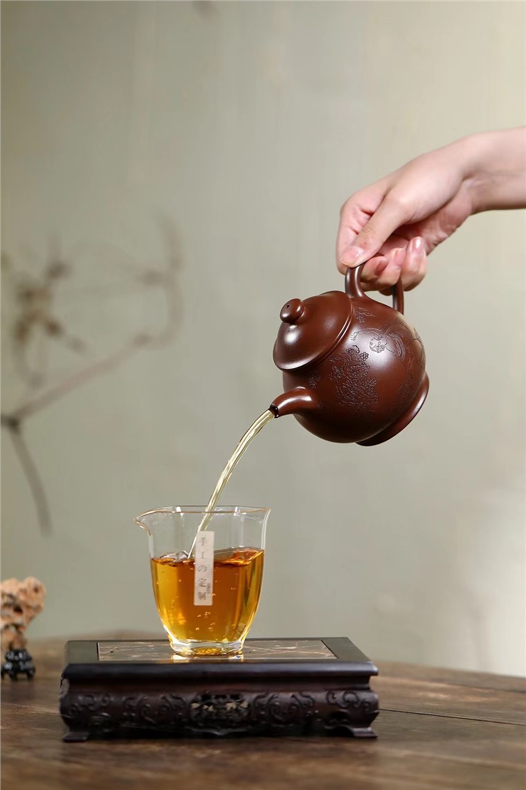 许爱萍作品 高潘壶