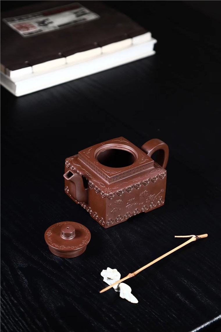 盛听凤作品 云肩四方图片