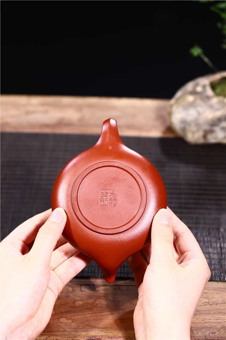 吴暗华作品 曲壶