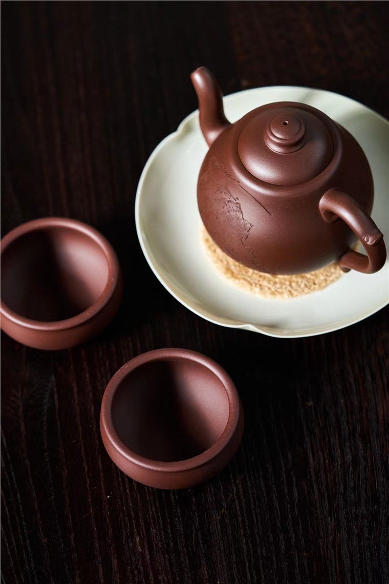 陈成作品 圆逸壶图片
