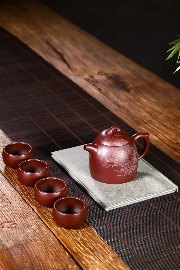 范振作品 龙秦权