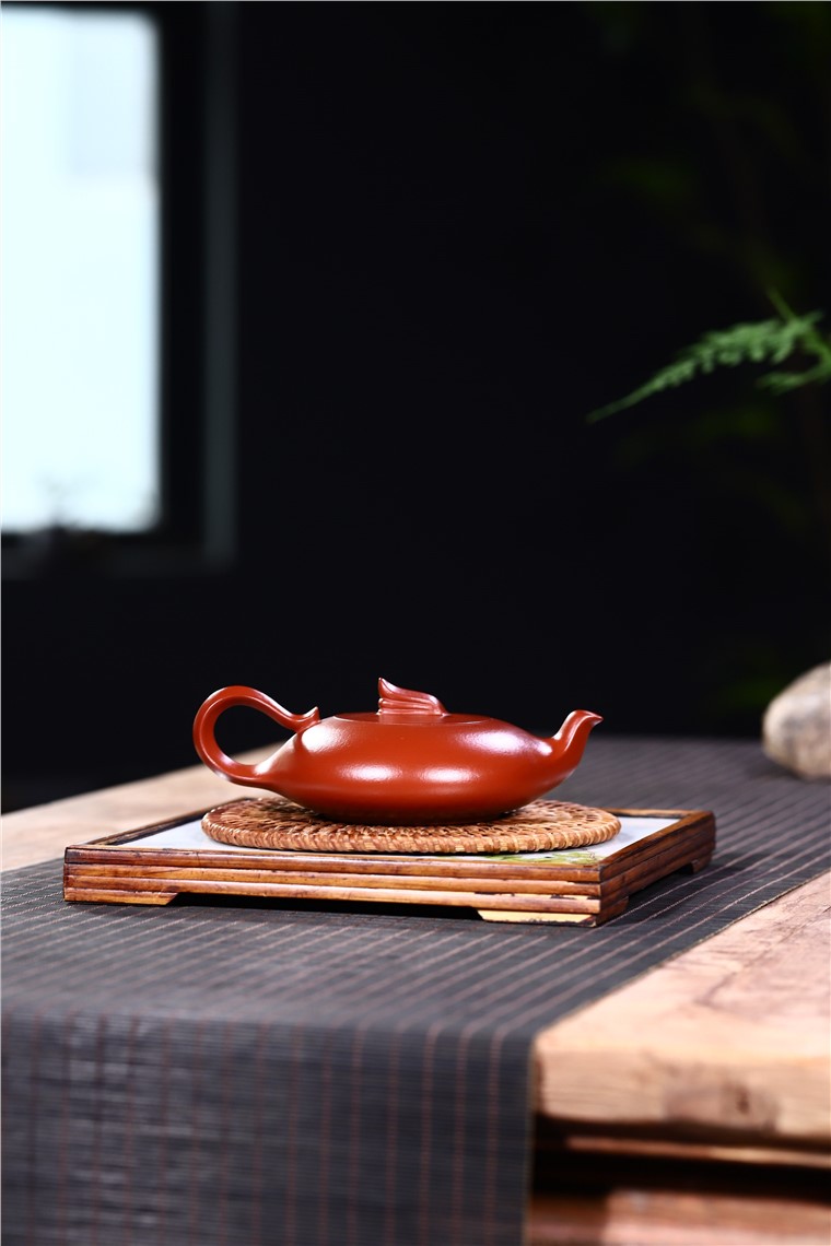 吴暗华作品 曲壶图片