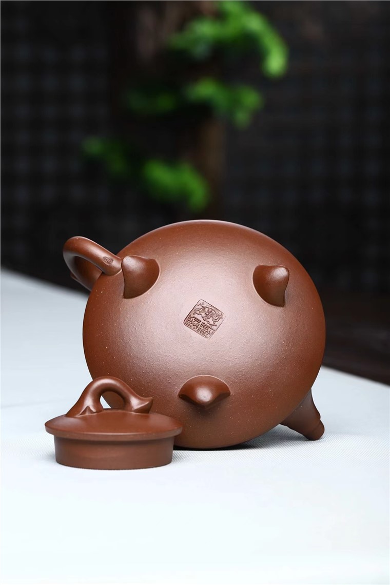 刘莹作品 三足龙玺