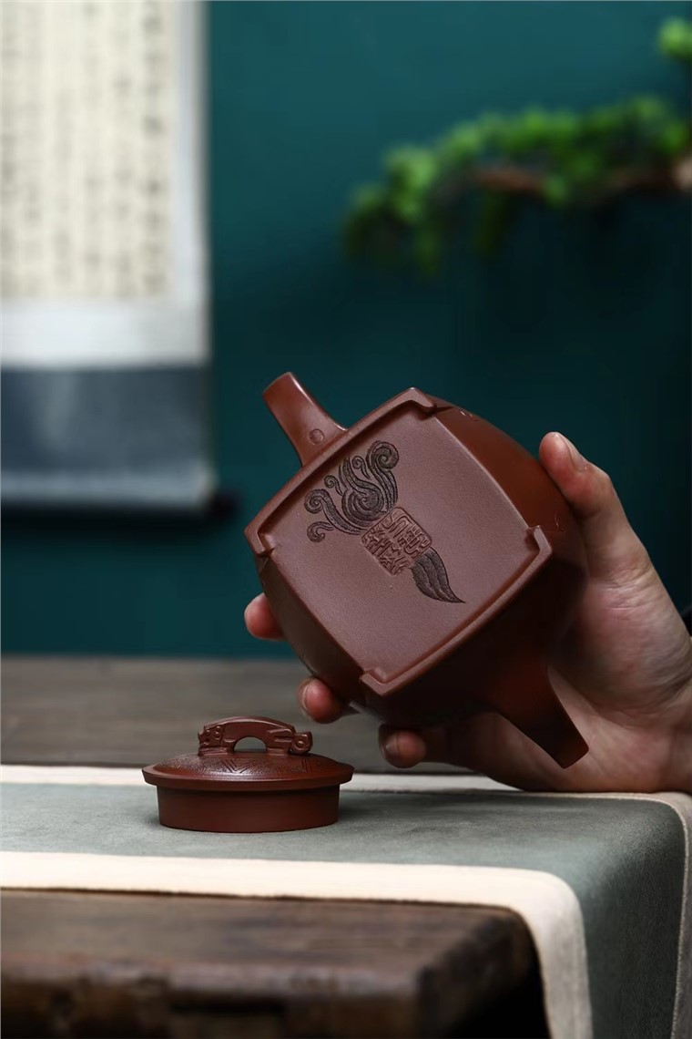 方琴华作品 如意狮