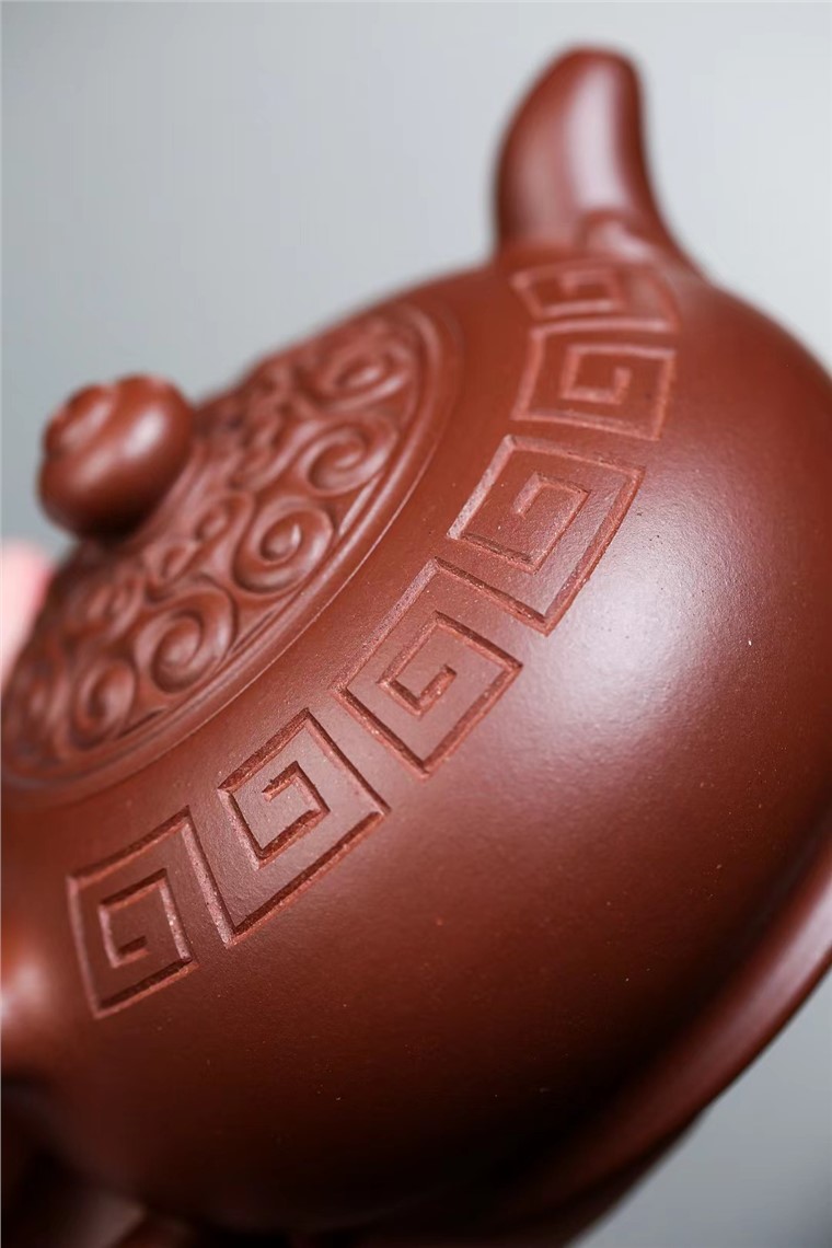 高建中作品 回纹如意图片
