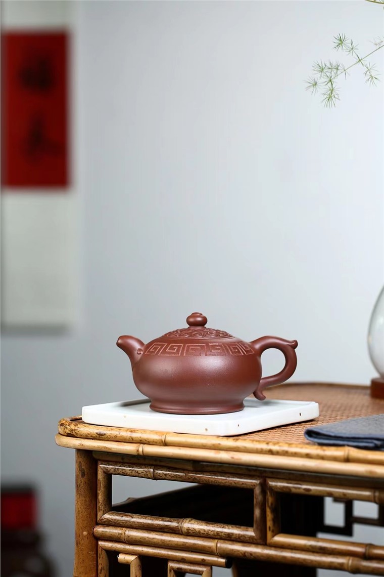 高建中作品 回纹如意图片