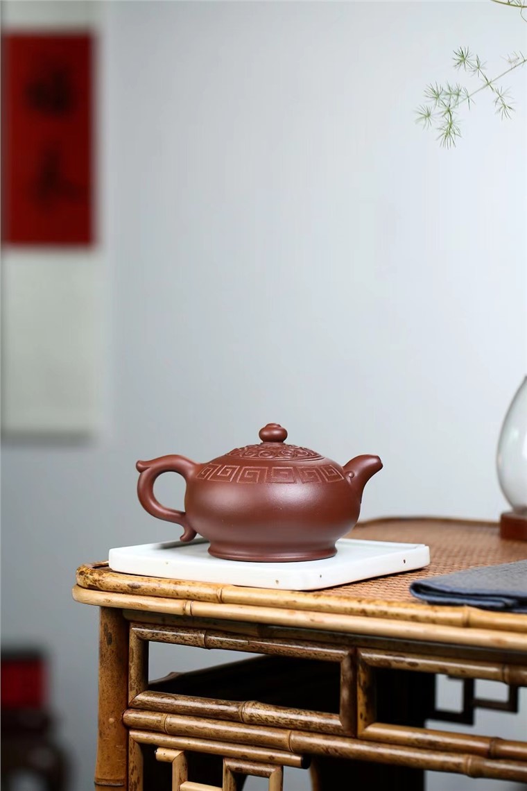 高建中作品 回纹如意图片