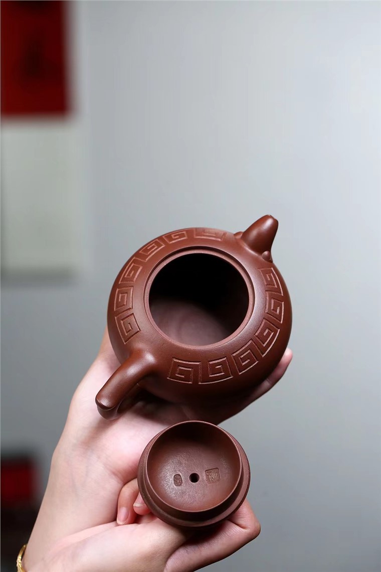 高建中作品 回纹如意图片