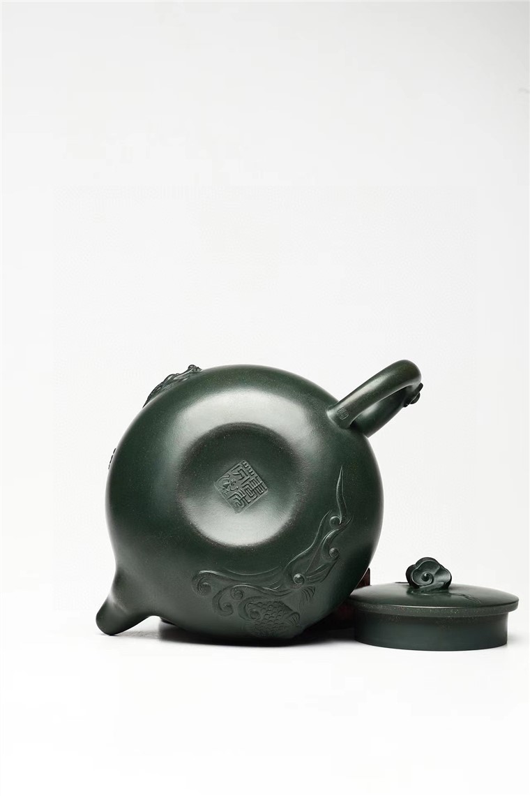 曹秀芬作品 鱼化龙
