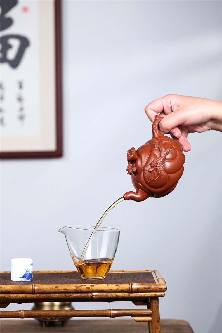 吴燕群作品 鱼化龙