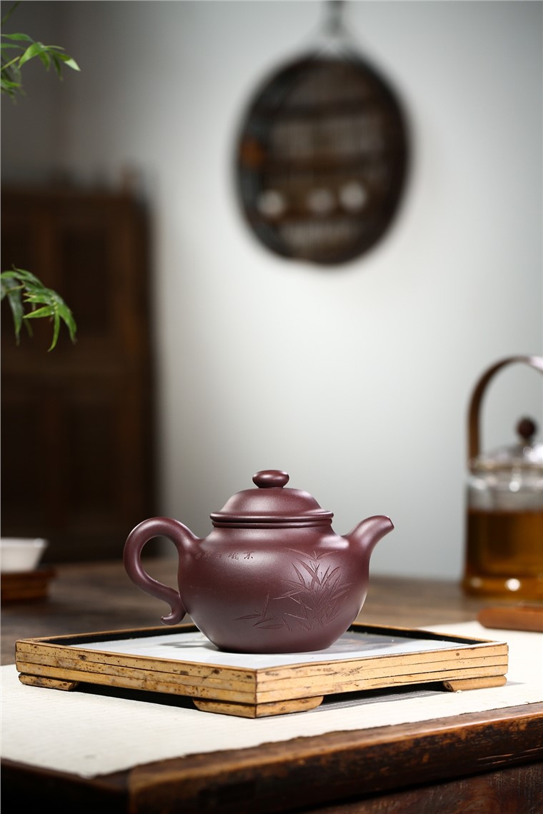 吴勤芳作品 大亨掇球图片