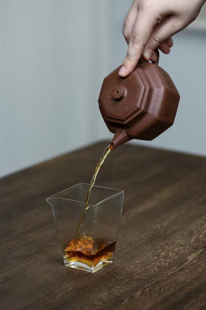 陆辉作品 八方德钟