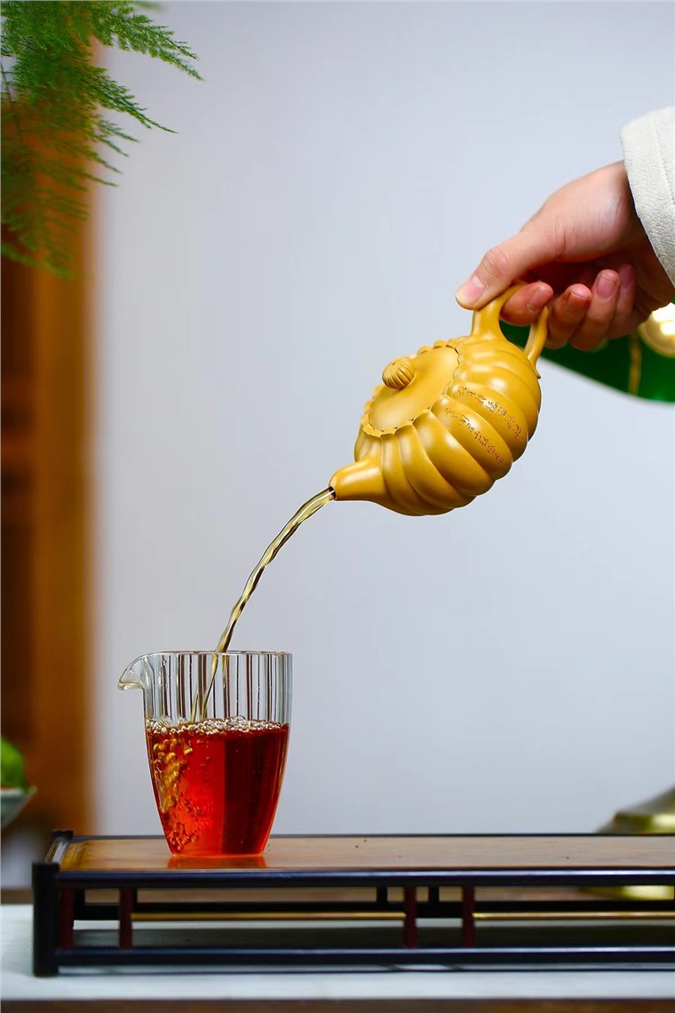 许爱萍作品 菊蕊壶