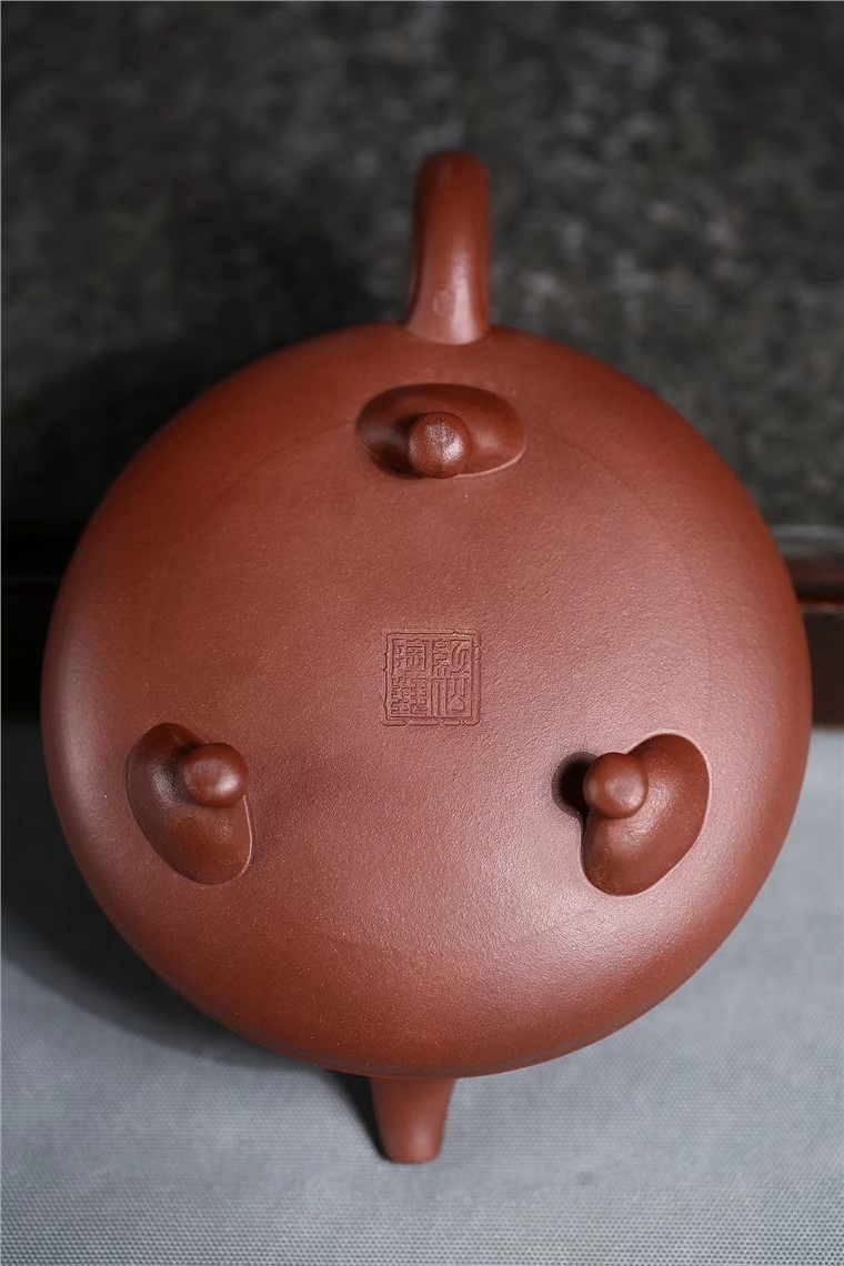 刘红仙作品 三足螭龙