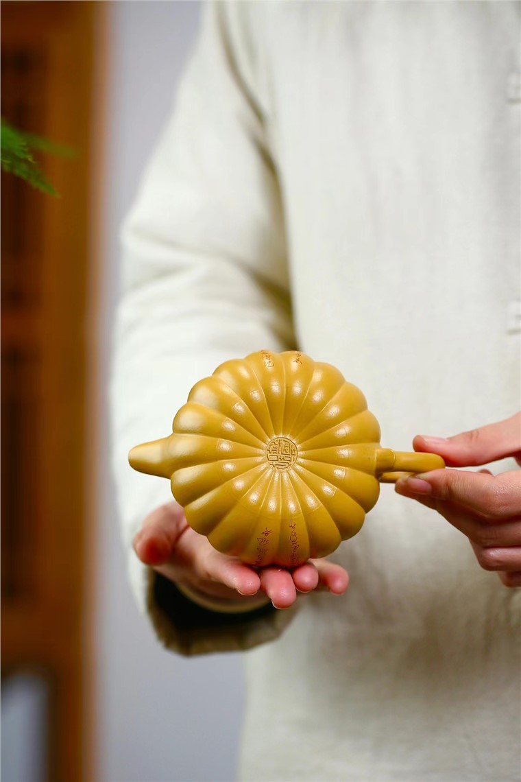 许爱萍作品 菊蕊壶图片
