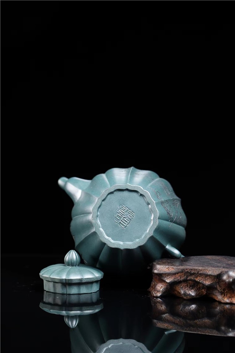 储立之作品 筋纹菱花