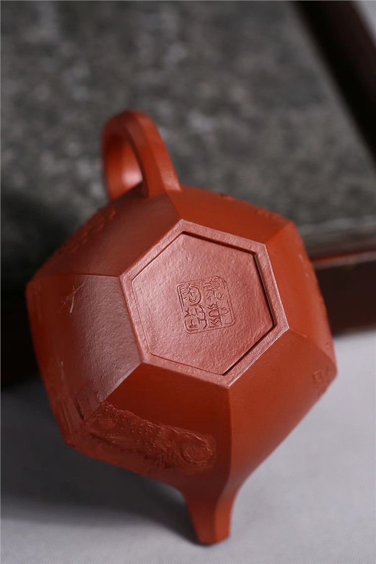 范建中作品 六方掇球