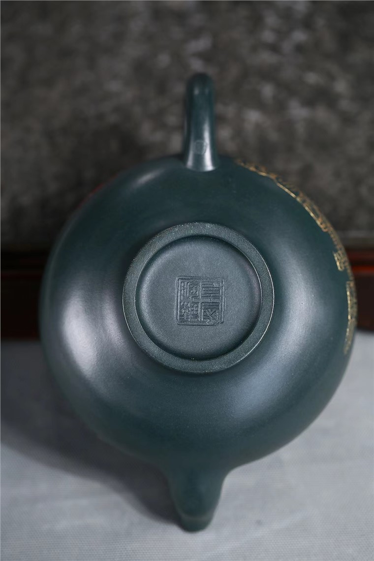 范卓群作品 双龙戏珠