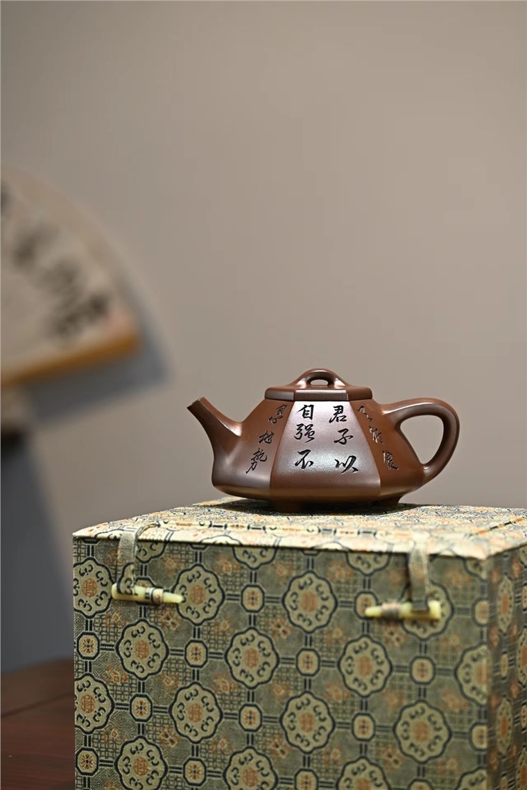 高卫萍作品 六方石瓢图片