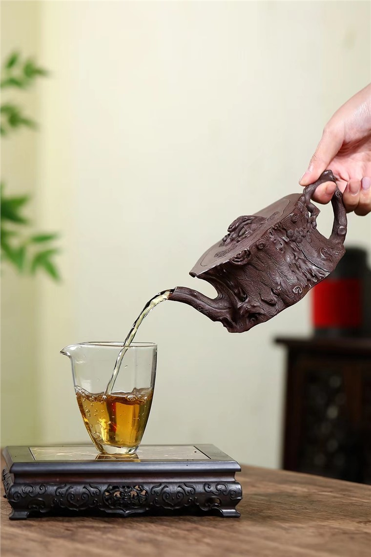 李昌鸿作品 松桩