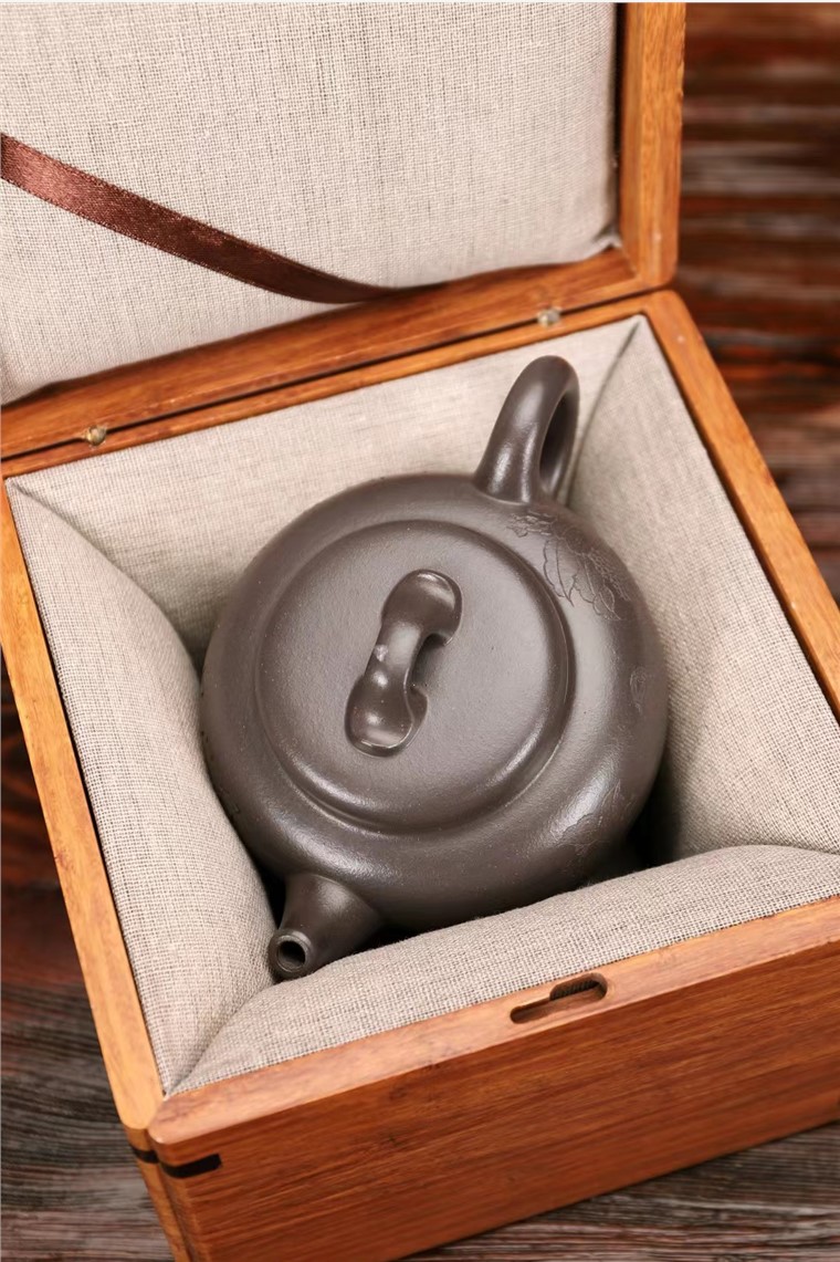 惠海勤作品 三足水平图片