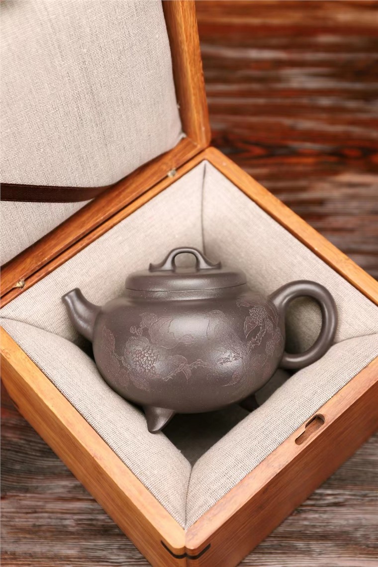 惠海勤作品 三足水平图片