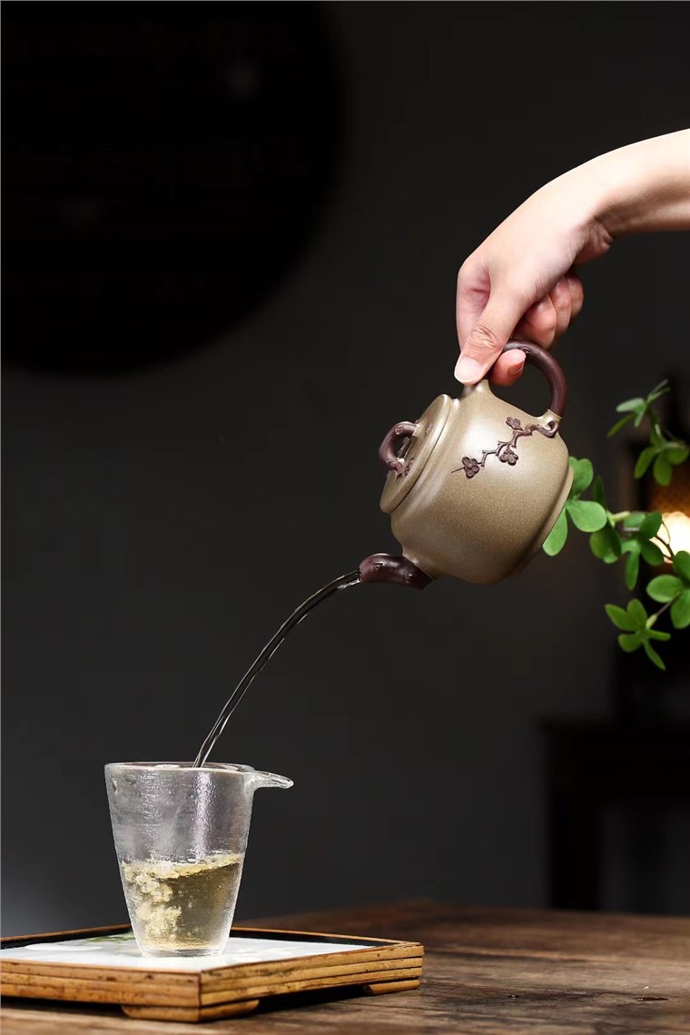 沈翠莲作品 红梅圆珠
