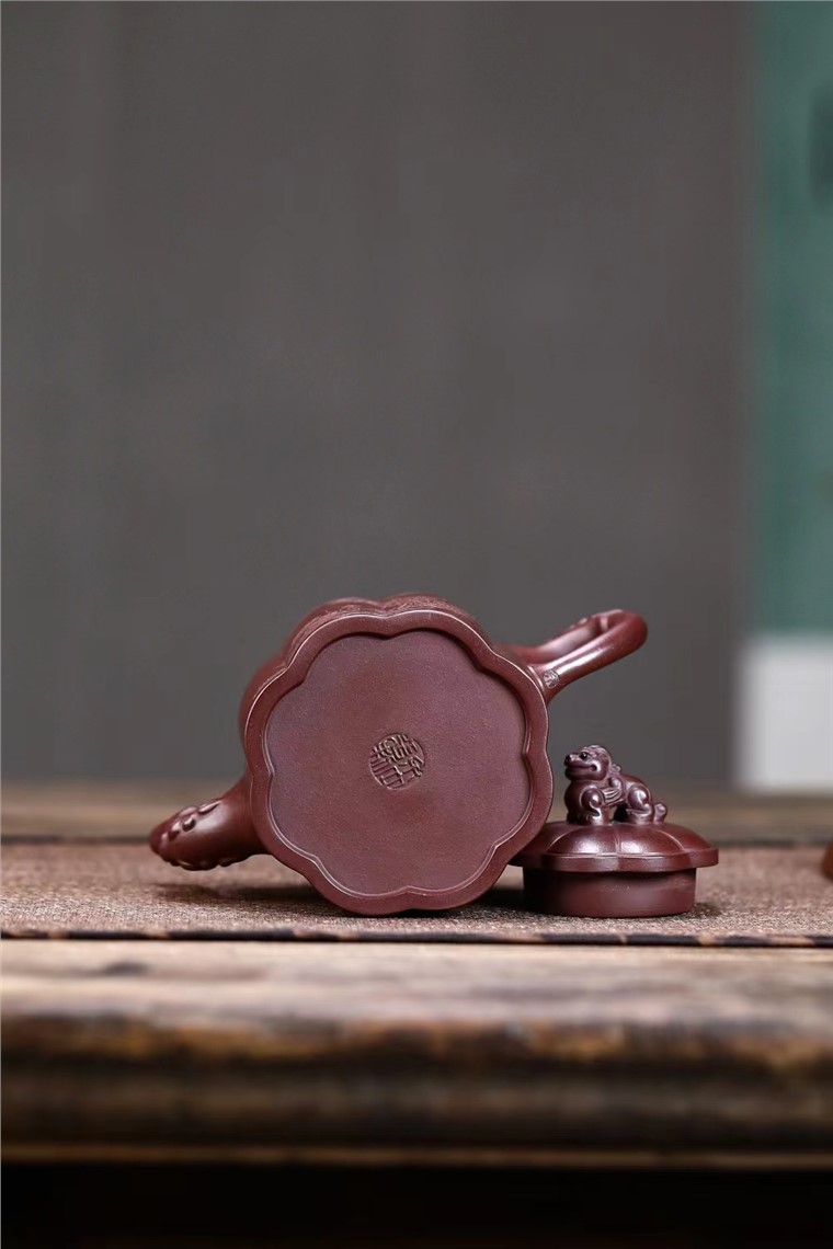 余立平作品 梅瓣龙尊
