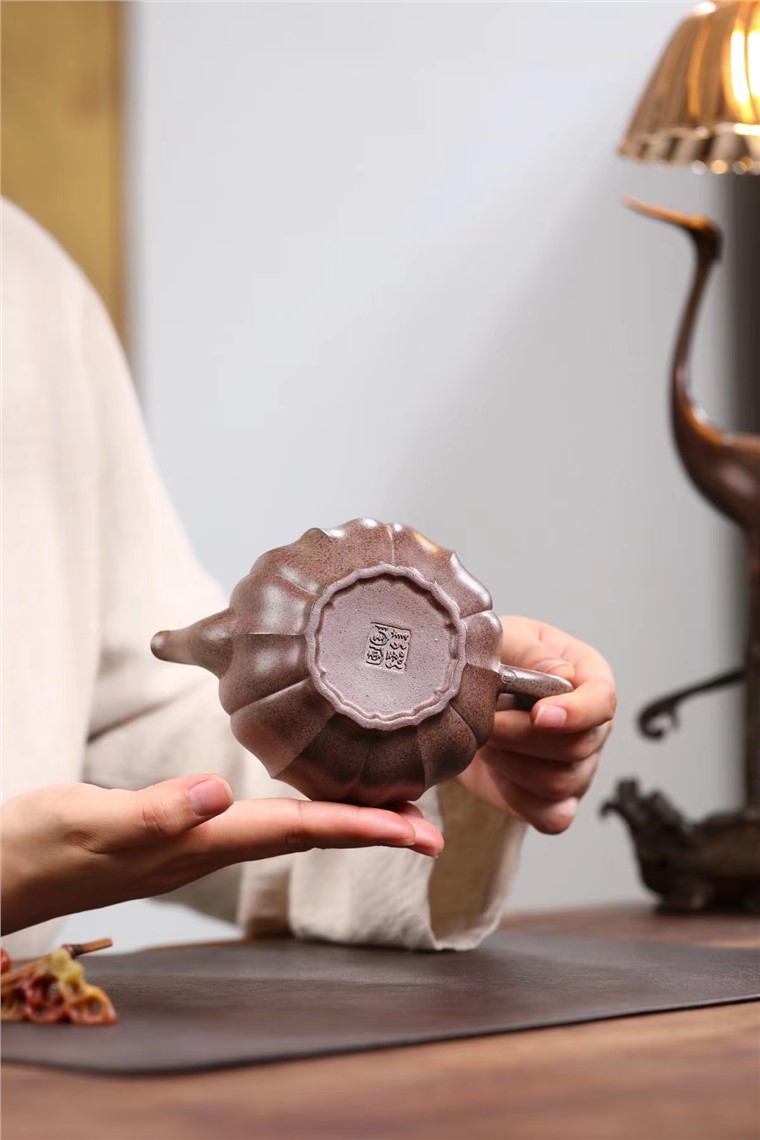 刘军作品 宝莲壶图片