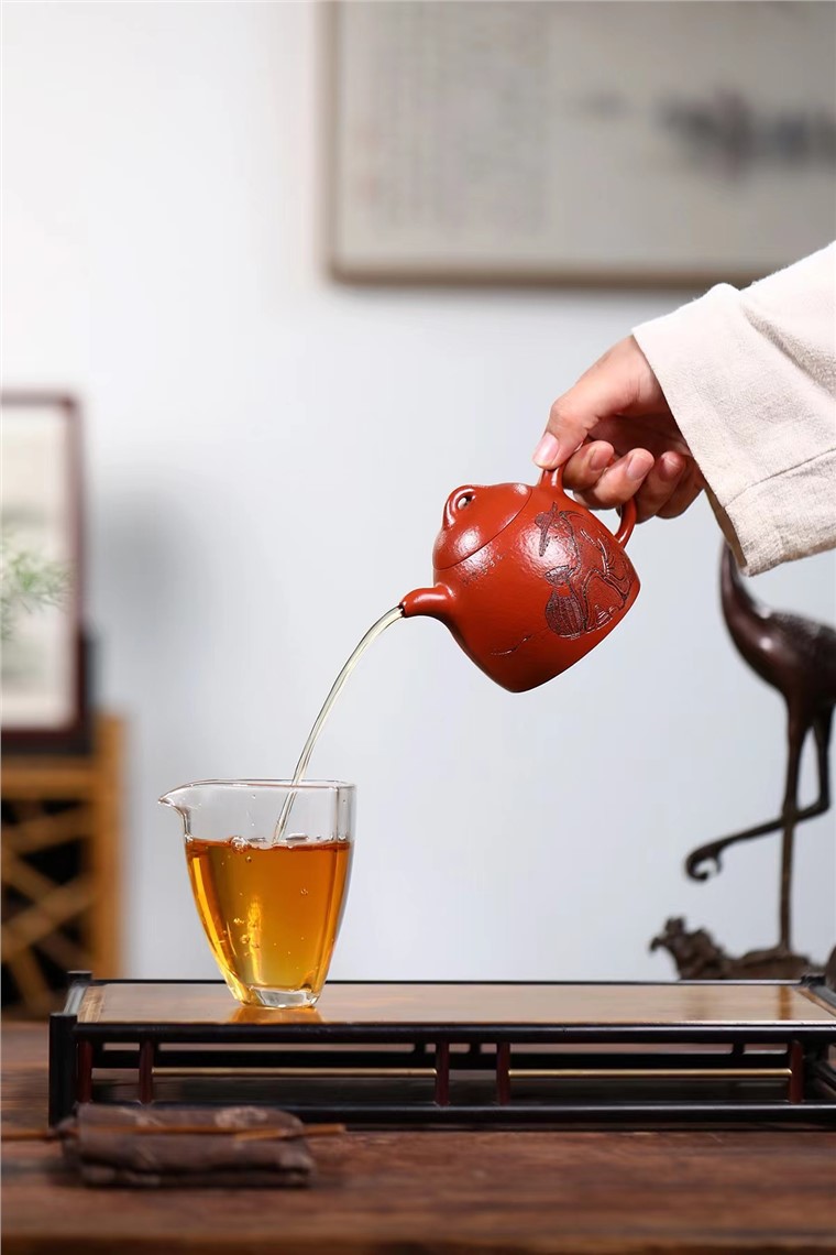 周敏作品 秦权