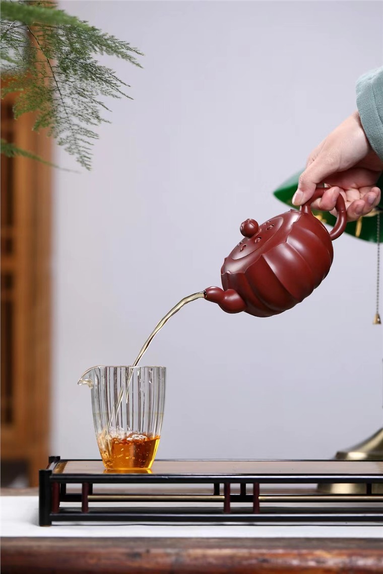高建中作品 荷叶莲子