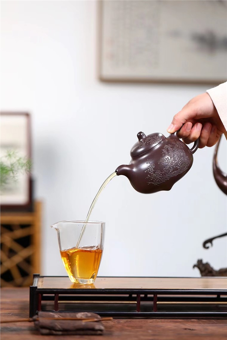 周敏作品 乳鼎