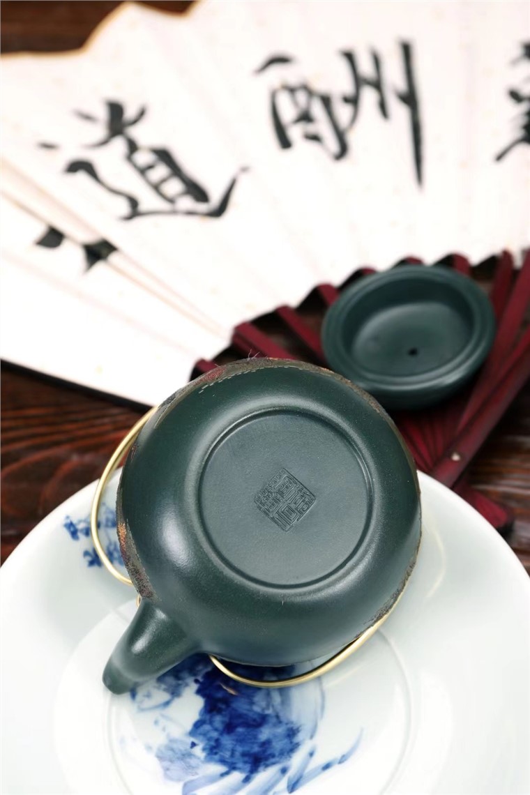 施昌作品 蛋包提梁
