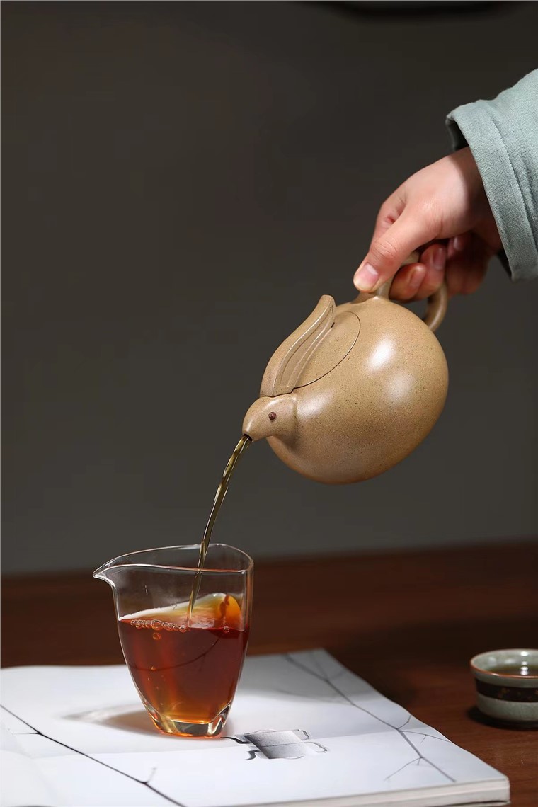 凌锡苟作品 十二生肖之卯兔壶