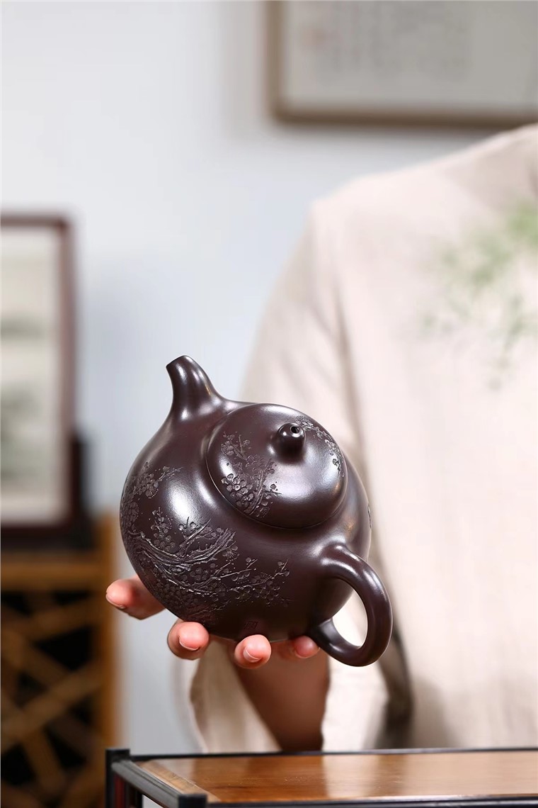 周敏作品 乳鼎图片