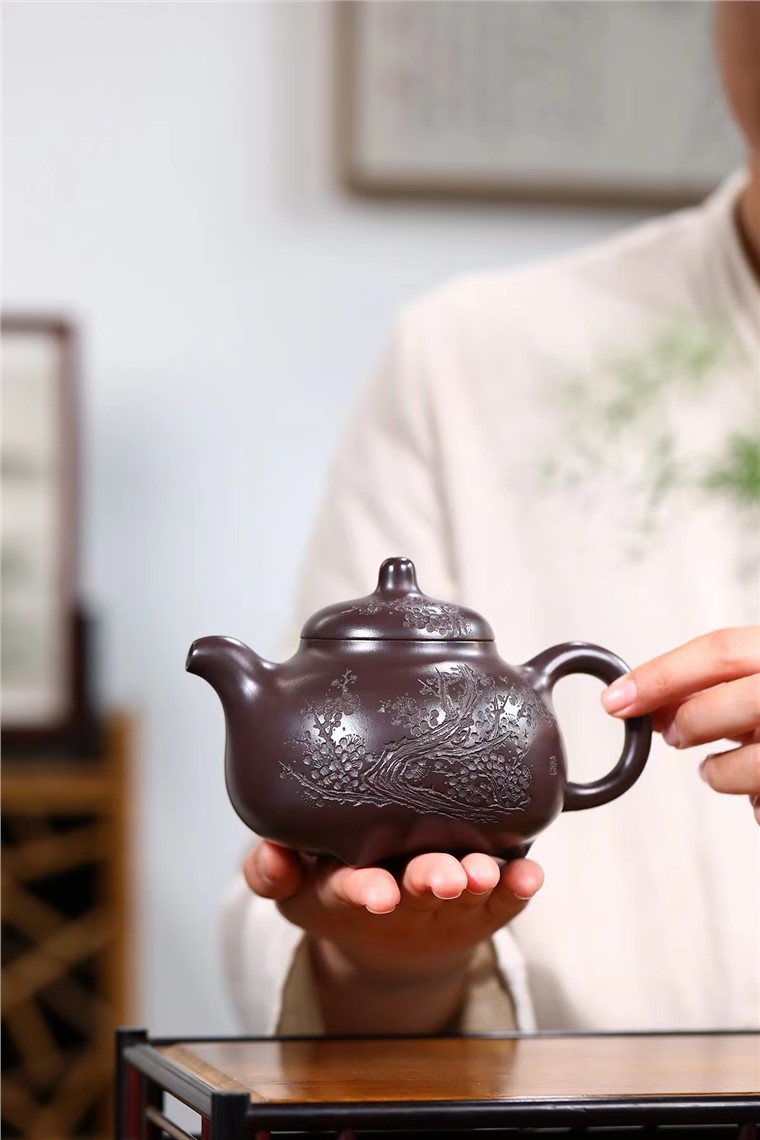 周敏作品 乳鼎图片