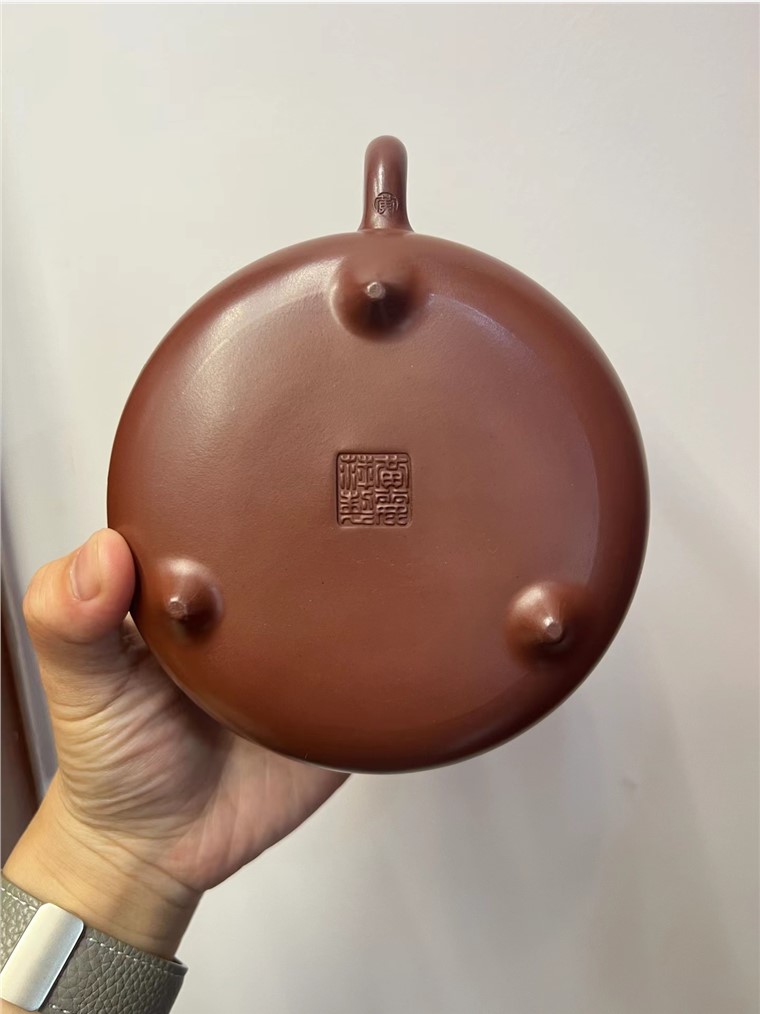 黄丽萍作品 三足乳鼎
