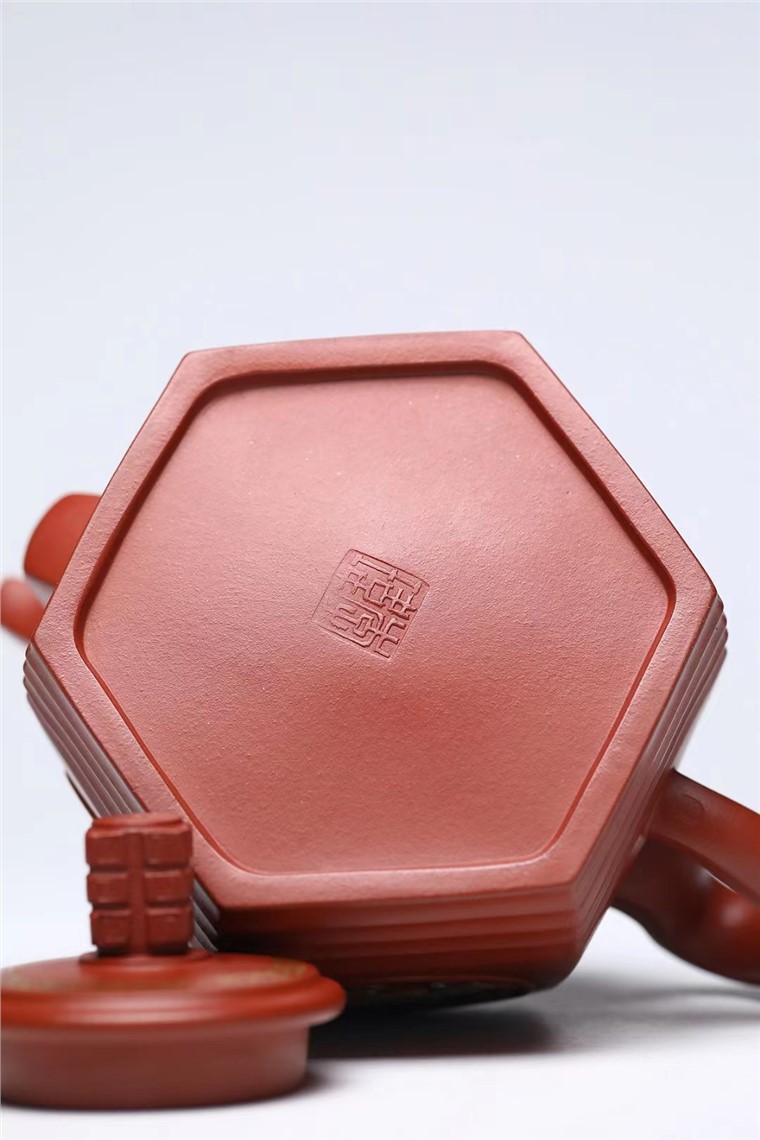 李玮作品 六方青玉