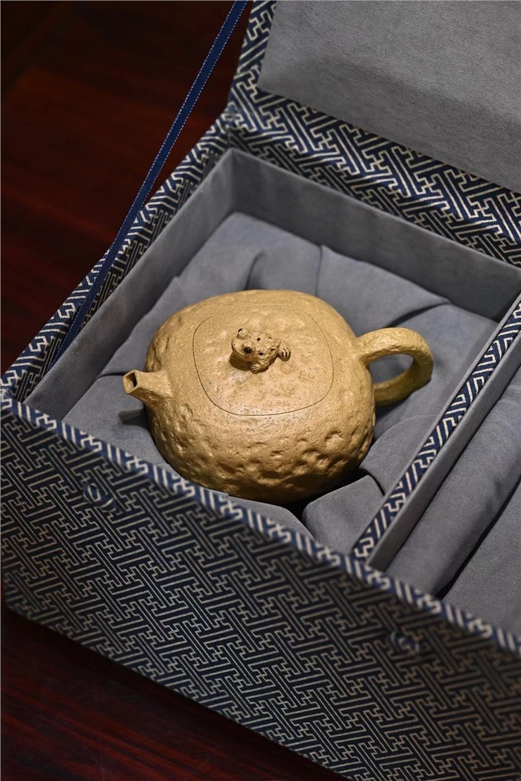 陈真作品 福蟾供春图片