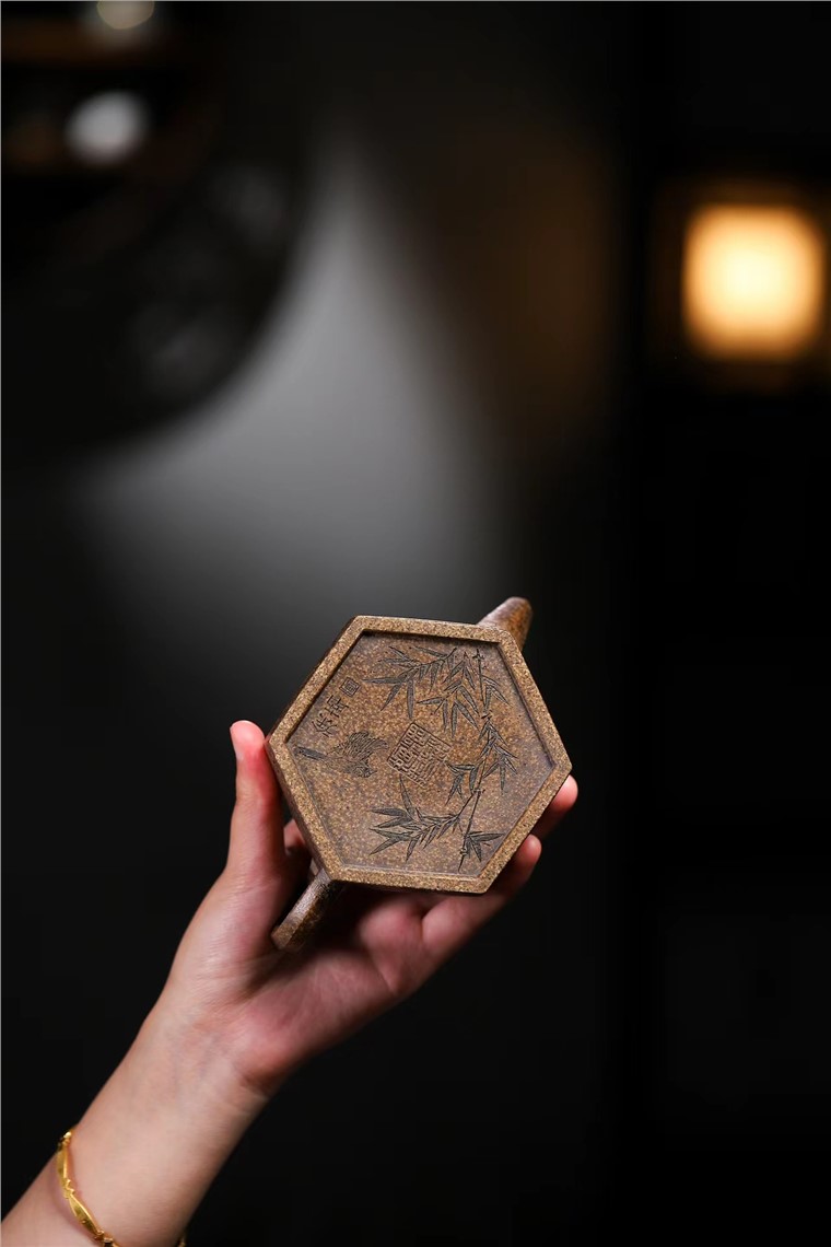 黄丽萍作品 六方德钟