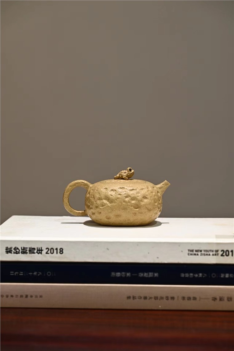 陈真作品 福蟾供春图片