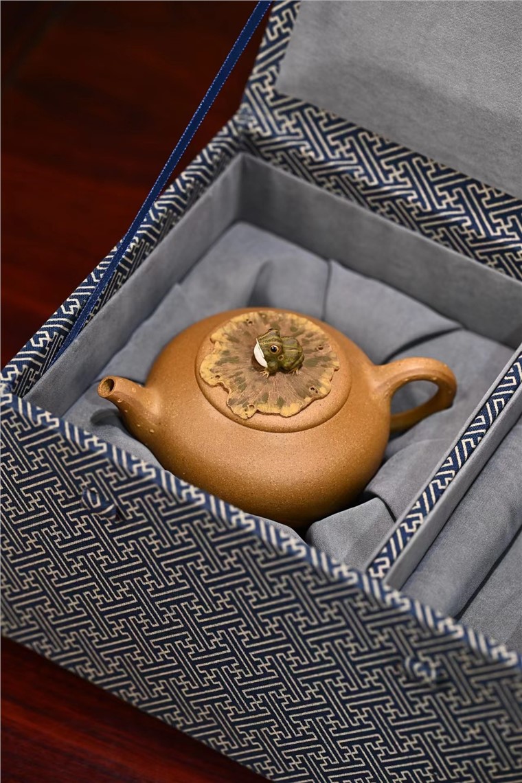 陈真作品 蛙趣供春图片