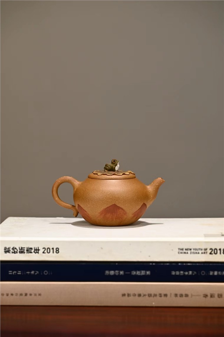 陈真作品 蛙趣供春图片