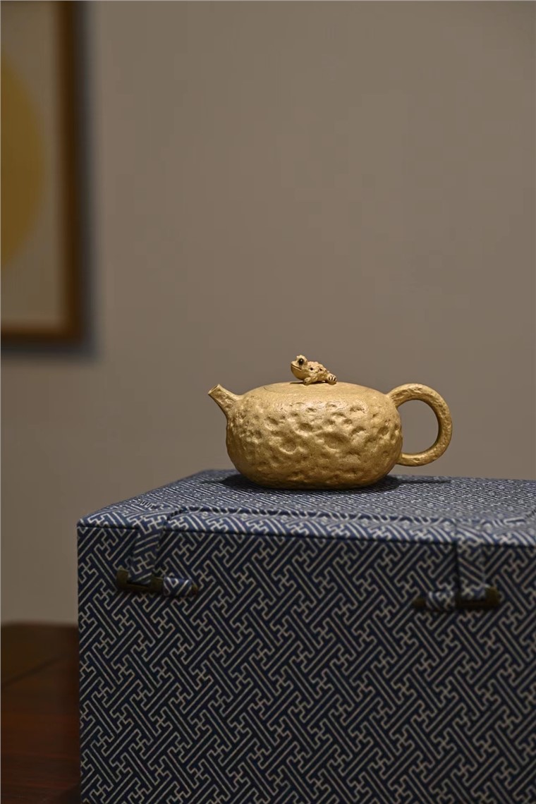 陈真作品 福蟾供春图片