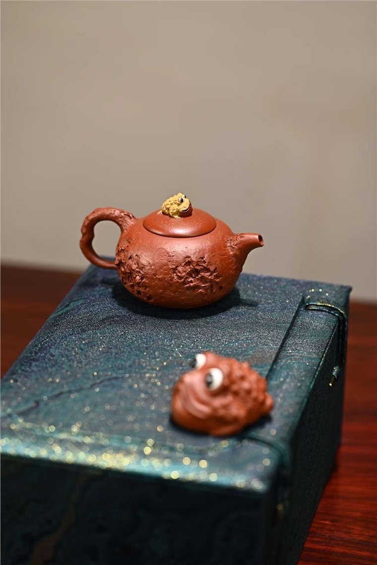 陈真作品 见喜供春套组图片
