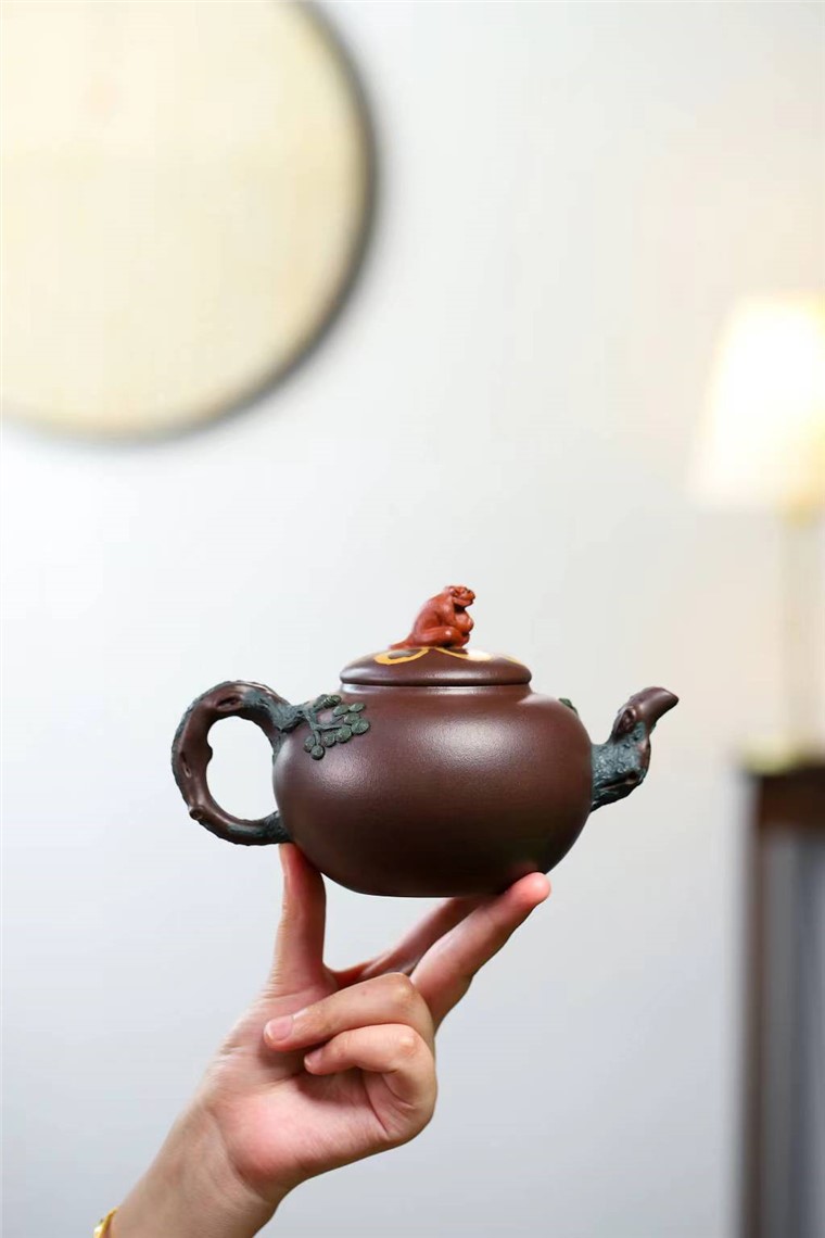 高建芳作品 灵猴松球图片