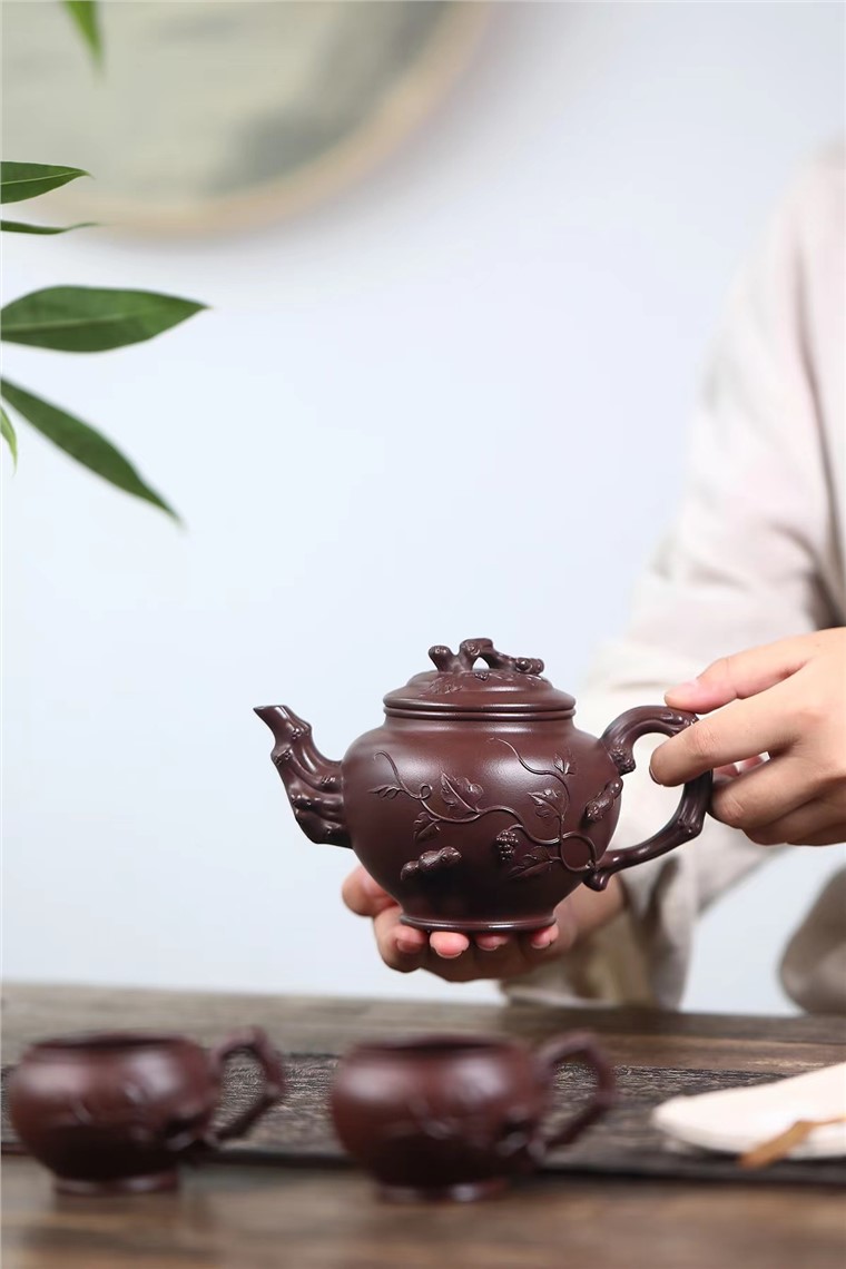 沈邃华作品 松鼠葡萄套组图片