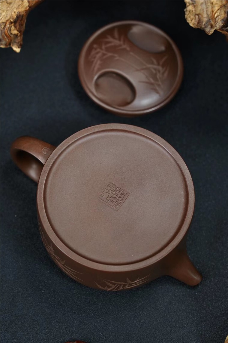 张可臣作品 牛盖